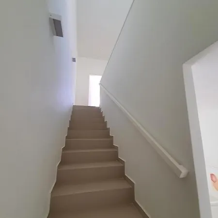 Breroy Apartment *